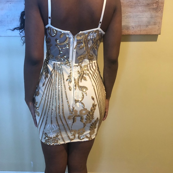 HOMECOMING/ FORMAL DRESS WHITE AND GOLD - Picture 4 of 7